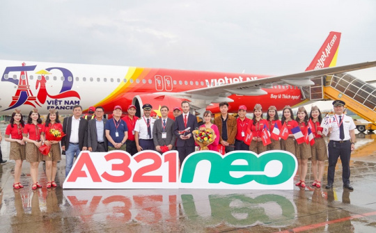 Tàu bay mang biểu tượng kỷ niệm 50 năm quan hệ ngoại giao Việt Nam – Pháp đã về tới TP. Hồ Chí Minh sau hành trình cảm xúc