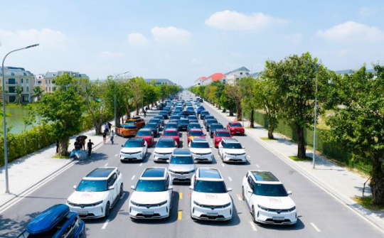 Những khoảnh khắc “đẹp như mơ” của đoàn 333 xe VinFast VF 9