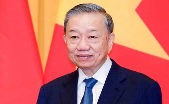 Top leader emphasizes fight against wastefulness
