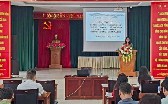 Ấn tượng với nhiệt tâm của các tình nguyện viên phòng, chống TNXH ở quận Hà Đông