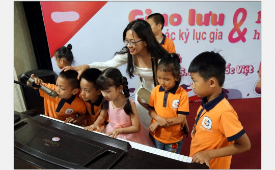 Nghệ sĩ nhiếp ảnh Phạm Tiến Dũng triển lãm ảnh về trẻ tự kỷ tại Vườn cổ tích Liam