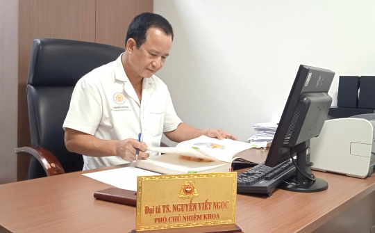 Đại tá,TS.BS. Nguyễn Viết Ngọc: Tâm – Tình tỏa sáng hai màu áo