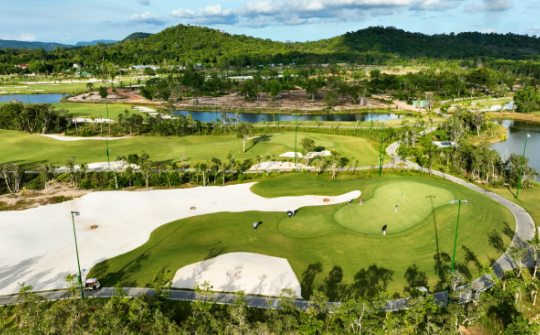 Chiêm ngưỡng sân golf đẹp bậc nhất Phú Quốc - Eschuri Vung Bau Golf