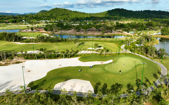 Chiêm ngưỡng sân golf đẹp bậc nhất Phú Quốc - Eschuri Vung Bau Golf