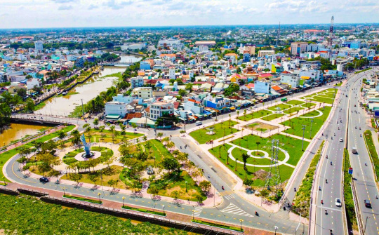 Continue to improve investment environment for sustainable development