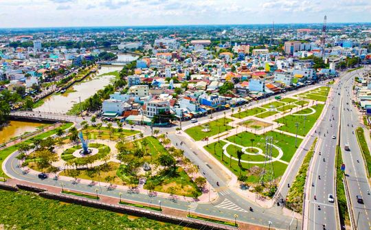 Continue to improve investment environment for sustainable development