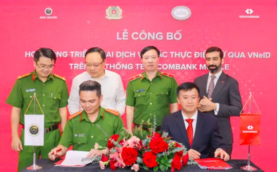 Techcombank tiên phong triển khai dịch vụ xác thực điện tử qua VneID