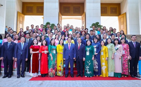 Luật Giáo dục ra đời phải khiến cho giáo viên thật sự phấn khởi, được tôn vinh và tạo điều kiện để cống hiến