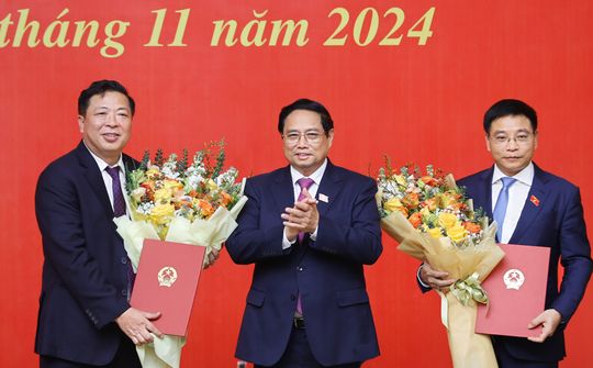 Thủ tướng Phạm Minh Chính trao quyết định bổ nhiệm và giao nhiệm vụ cho 2 tân Bộ trưởng