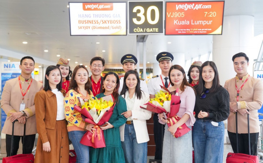 Vietjet chào mừng chuyến bay đầu tiên giữa Kuala Lumpur và Hà Nội