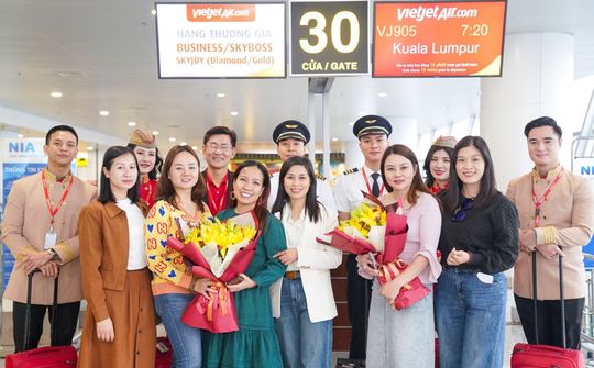 Vietjet chào mừng chuyến bay đầu tiên giữa Kuala Lumpur và Hà Nội