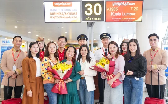 Vietjet chào mừng chuyến bay đầu tiên giữa Kuala Lumpur và Hà Nội