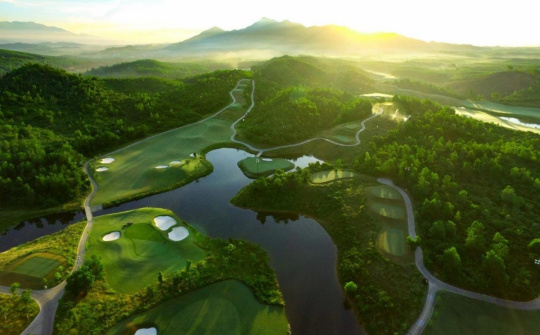 Two Vietnamese representatives awarded Best Golf Course Asia 2024