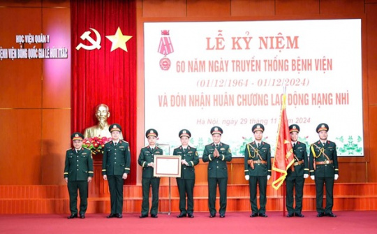 Bệnh viện Bỏng Quốc gia Lê Hữu Trác đón nhận Huân chương Lao động hạng Nhì