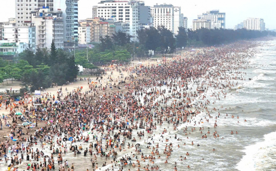 Du lịch Sầm Sơn tăng trưởng ấn tượng trong năm 2024