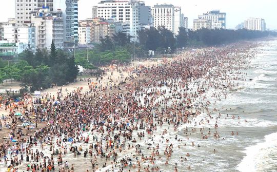 Du lịch Sầm Sơn tăng trưởng ấn tượng trong năm 2024