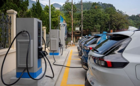 Xuyên Việt bằng ô tô điện VinFast không lo sạc pin