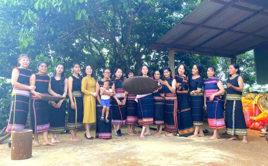 Vai trò của phụ nữ gắn với những hoạt động phát triển kinh tế địa phương