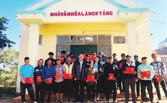 KDang: Tạo việc làm cho đồng bào trên chính quê hương mình