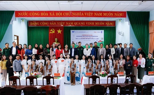 Sáng tác nghệ thuật - tuyên truyền phòng tránh tai nạn bom mìn vật nổ