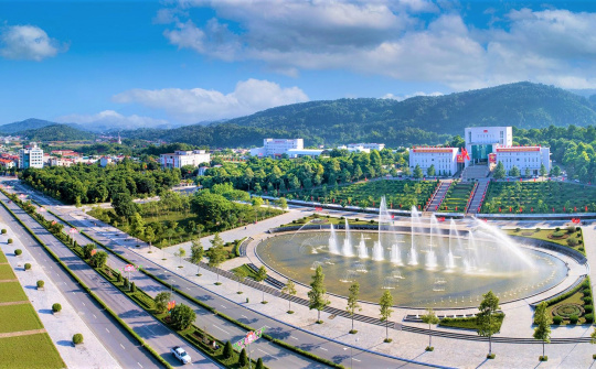 Phát triển Lào Cai trở thành trung tâm dịch vụ về tài chính, du lịch, thương mại mang tầm quốc tế