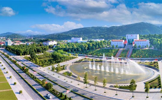 Phát triển Lào Cai trở thành trung tâm dịch vụ về tài chính, du lịch, thương mại mang tầm quốc tế