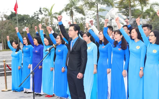 Bảo vệ nền tảng tư tưởng của Đảng dưới góc độ chống chủ nghĩa cá nhân nhìn từ cuộc đấu tranh trong chính bản thân mỗi cán bộ, đảng viên