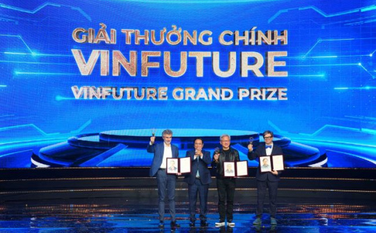 Chủ nhân VinFuture 2024 Jensen Huang: Người đặt nền tảng cho đột phá trí tuệ nhân tạo