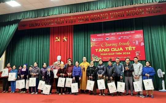 Chùa An Phúc trao quà cho các hộ nghèo có hoàn cảnh khó khăn