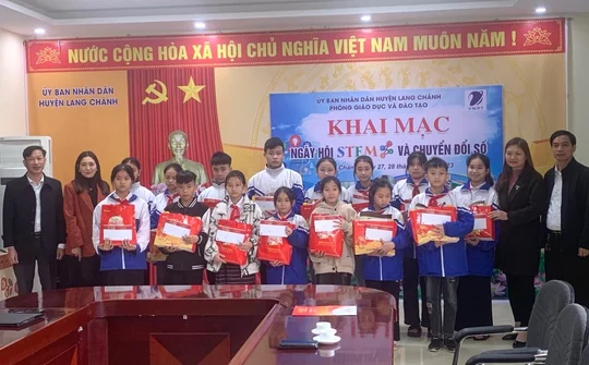 Mang yêu thương đến học sinh có hoàn cảnh đặc biệt khó khăn tại huyện Lang Chánh