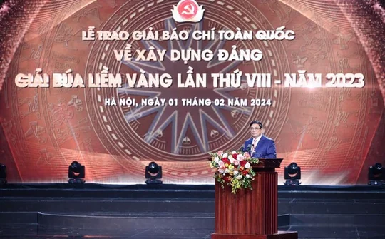 Phải đặc biệt coi trọng và đẩy mạnh hơn nữa công tác xây dựng, chỉnh đốn Đảng toàn diện