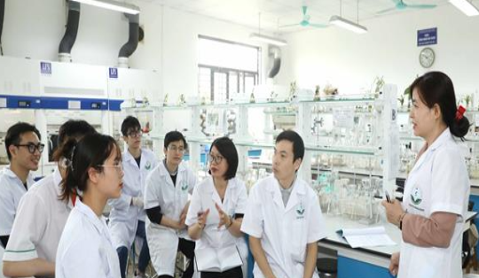 Những nhà khoa học nữ đam mê cống hiến trong ngành dược