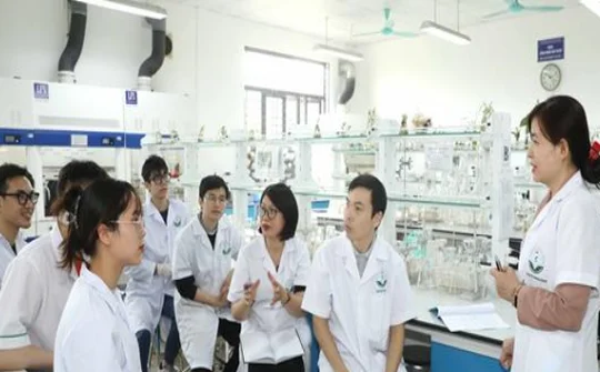 Những nhà khoa học nữ đam mê cống hiến trong ngành dược