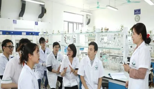 Những nhà khoa học nữ đam mê cống hiến trong ngành dược
