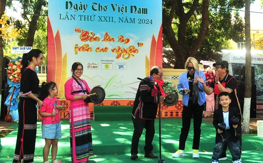 Đắk Lắk: Đầy đủ sắc màu tại Ngày thơ Việt Nam