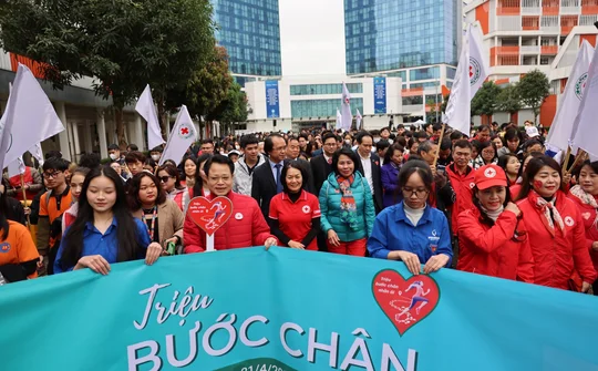 Mỗi bước chân nhân ái hướng về Điện Biên là một lần thắp sáng lịch sử vẻ vang của dân tộc