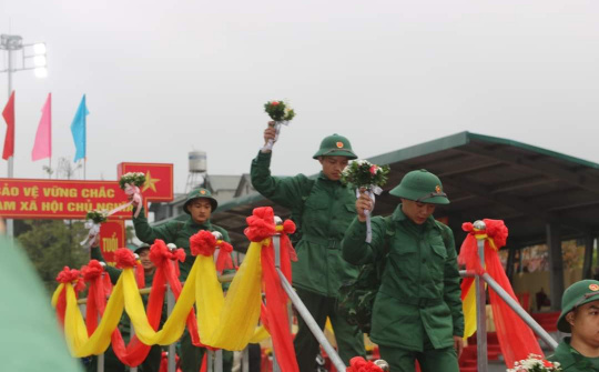 Văn Yên (Yên Bái): Thanh niên hăng hái lên đường làm nhiệm vụ thiêng liêng bảo vệ tổ quốc
