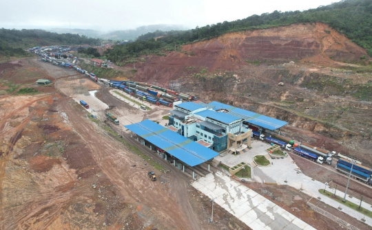 Sắc xuân Việt Nam trên đất nước Lào anh em