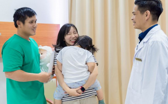 Vinmec “sửa” trái tim cho bệnh nhi 3 tuổi bằng phương pháp phẫu thuật nội soi toàn bộ