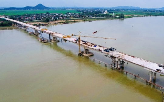 Hợp long cầu dài nhất cao tốc Bắc Nam nối Nghệ An và Hà Tĩnh