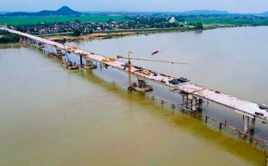 Hợp long cầu dài nhất cao tốc Bắc Nam nối Nghệ An và Hà Tĩnh