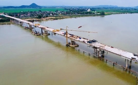 Hợp long cầu dài nhất cao tốc Bắc Nam nối Nghệ An và Hà Tĩnh