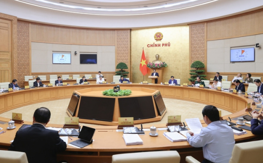 Các dự án luật phải được xây dựng theo hướng đẩy mạnh phân cấp, phân quyền; giảm các thủ tục hành chính