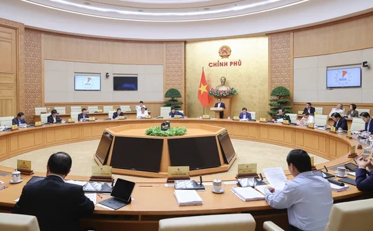 Các dự án luật phải được xây dựng theo hướng đẩy mạnh phân cấp, phân quyền; giảm các thủ tục hành chính