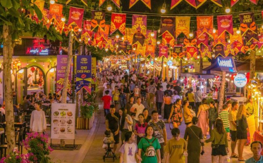 Chợ đêm Vui Phết, Phú Quốc ra mắt show đường phố “Tinh Tươm”