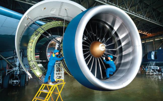 Phát triển ngành công nghiệp hàng không đồng bộ, hiện đại