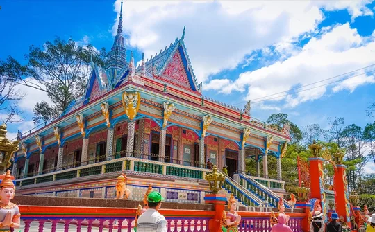 Thủ tướng chúc mừng đồng bào Khmer dịp Tết Chôl Chnăm Thmây