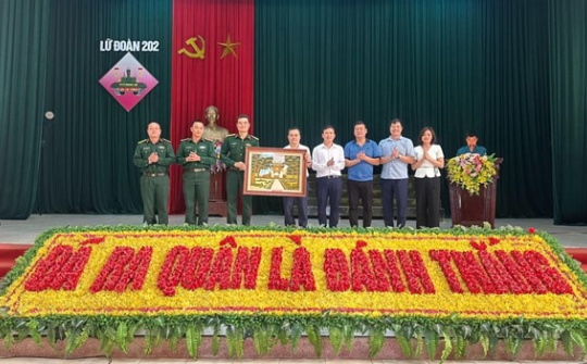 Xã Đông La tổ chức thăm hỏi động viên các tân binh nhập ngũ năm 2024