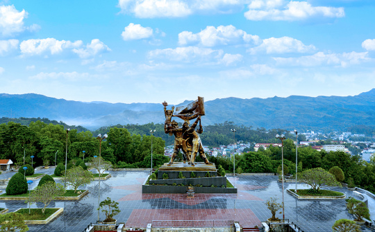 Điện Biên: triển lãm "Du lịch qua các miền di sản và danh thắng Việt Nam"