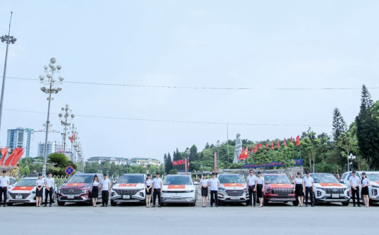 Hyundai Vinh hưởng ứng tinh thần chào mừng ngày Giải phóng miền Nam 30/4 và Quốc tế Lao động 1/5.